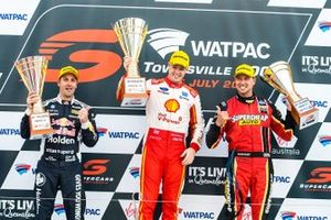 Yarış galibi Scott McLaughlin, DJR Team Penske Ford, 2. Jamie Whincup, Triple Eight Race Engineering Holden, 3. Chaz Mostert, Tickford Racing Ford