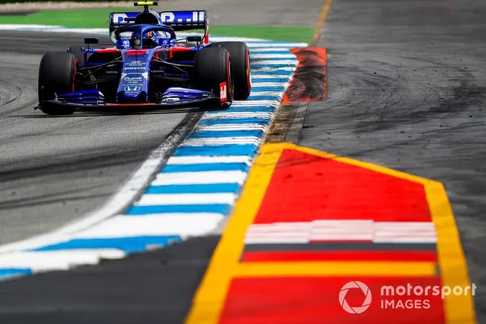 16 - Alexander Albon, Toro Rosso STR14 - 1'13.461
