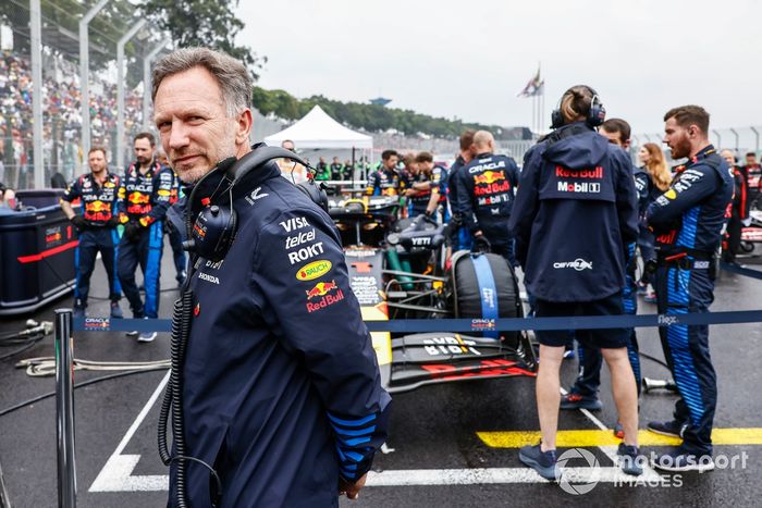 Christian Horner, dyrektor zespołu Red Bull Racing, na starcie