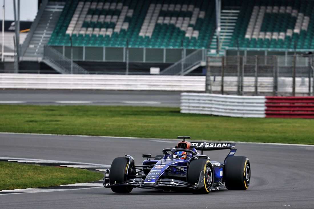 Carlos Sainz, Williams FW47