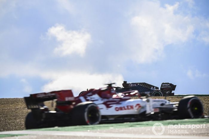 Lewis Hamilton, Mercedes F1 W11 and Kimi Raikkonen, Alfa Romeo Racing C39