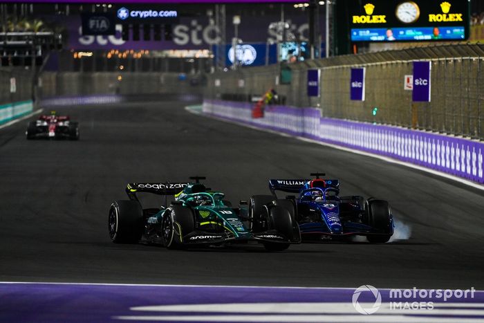 Lance Stroll, Aston Martin AMR22, lucha con Alex Albon, Williams FW44