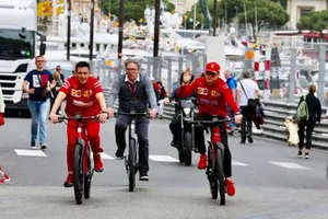 Charles Leclerc, Ferrari op de fiets