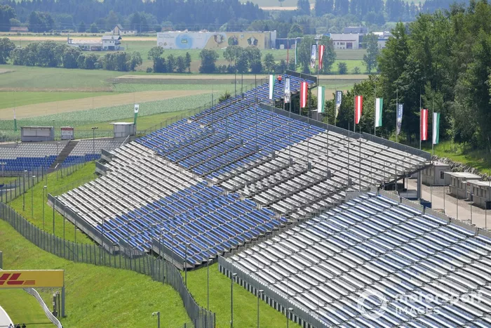 Tribuna vacía