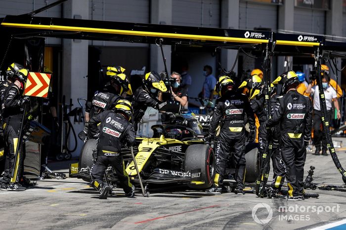 Daniel Ricciardo, Renault F1 Team R.S.20 se retira de la carrera