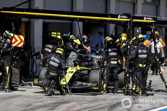 Daniel Ricciardo, Renault F1 Team R.S.20 se retira de la carrera