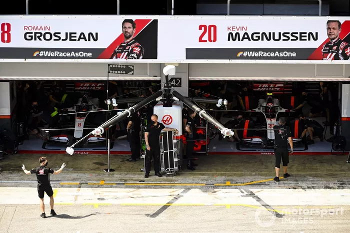 Romain Grosjean, Haas VF-20, Kevin Magnussen, Haas VF-20