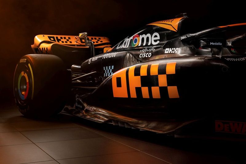 Foto's De nieuwe livery van McLaren voor komende twee F1races