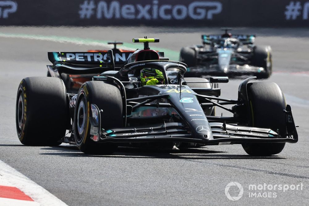 Lewis Hamilton, Mercedes F1 W14, en acción en el GP de México 2023.