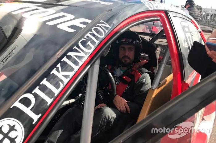 Fernando Alonso al volante del Toyota Corolla de Súper TC2000