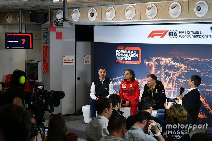 Michael Masi, Director de Carrera, Laurent Mekies, Director Deportivo, Ferrari y Alan Permane, Director Deportivo, Renault Sport F1 Team en la conferencia de prensa
