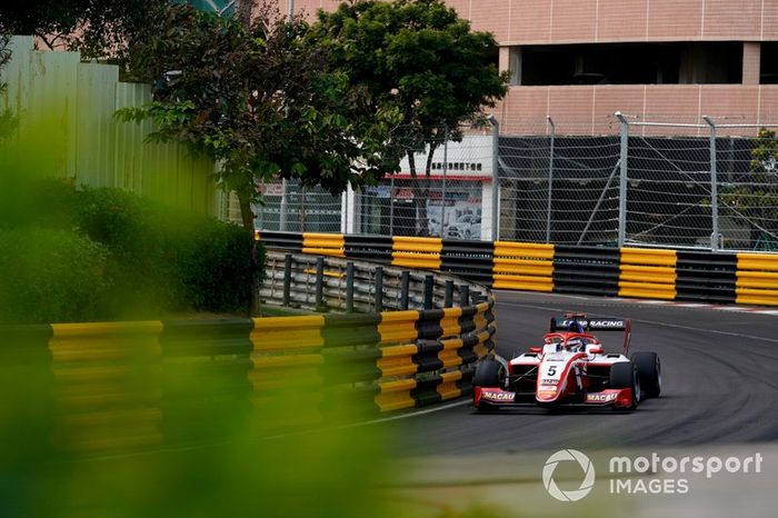 #5 Robert Shwartzman, SJM Theodore Racing by Prema