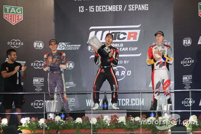 Podio: ganador Esteban Guerrieri, ALL-INKL.COM Münnich Motorsport Honda Civic Type R TCR, segundo lugar Mikel Azcona, PWR Racing CUPRA TCR, tercer lugar Johan Kristoffersson, SLR Volkswagen Volkswagen Golf GTI TCR