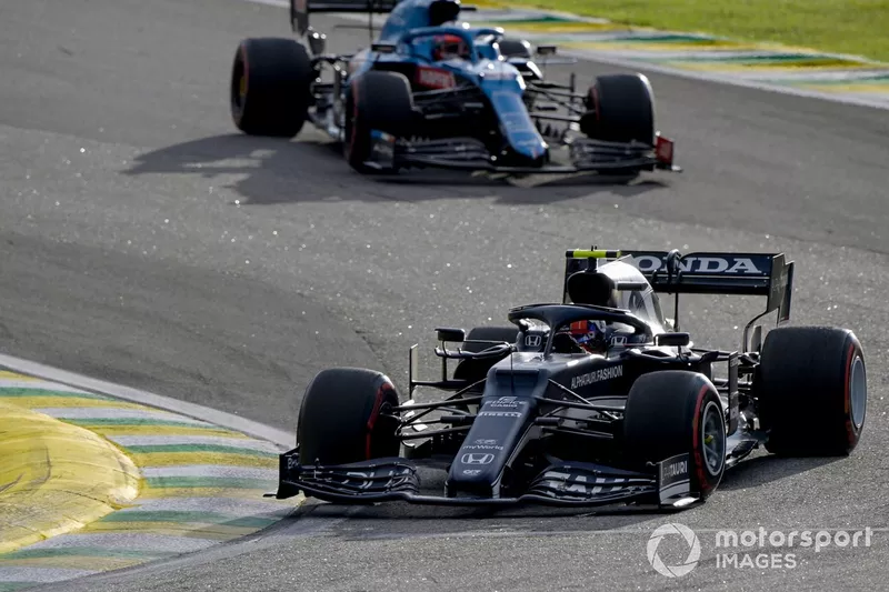 Pierre Gasly, AlphaTauri AT02, Esteban Ocon, Alpine A521