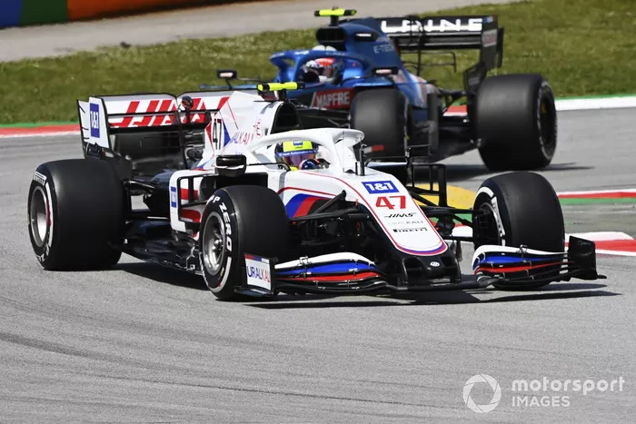 Mick Schumacher, Haas VF-21, Esteban Ocon, Alpine A521