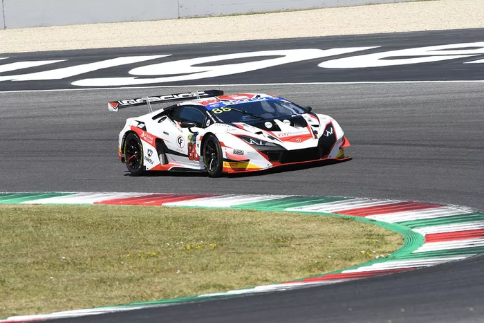 #88 LP Racing, Lamborghini Huracan GT3 Evo: Pietro Perolini, Angelo Negro, Lorenzo Veglia
