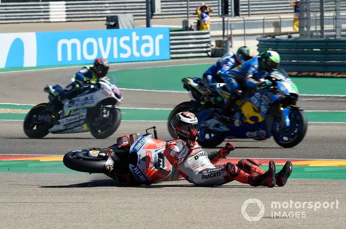 Jorge Lorenzo, Ducati Team cae al inicio de la carrera