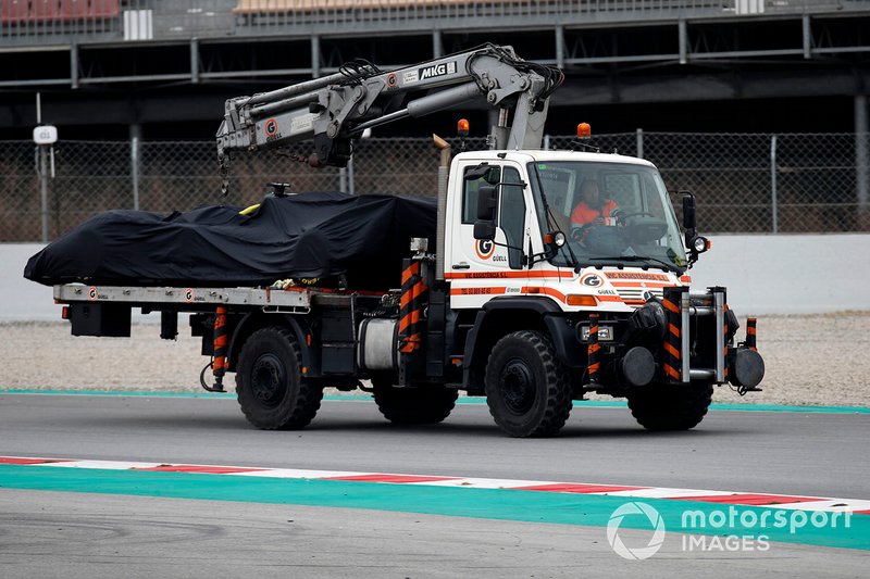 La vettura di Romain Grosjean, Haas F1 Team VF-19 viene riportata ai box