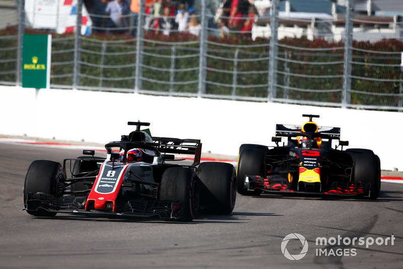 Romain Grosjean, Haas F1 Team VF-18, Daniel Ricciardo, Red Bull Racing RB14