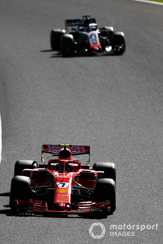 Kimi Raikkonen, Ferrari SF71H, Romain Grosjean, Haas F1 Team VF-18