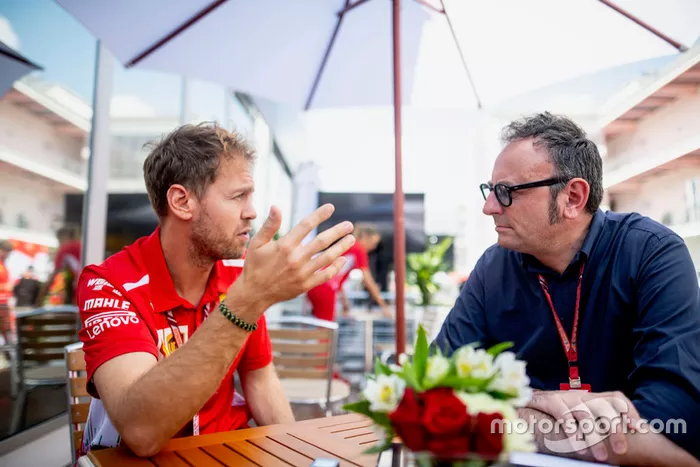 Sebastian Vettel, Ferrari y Roberto Chinchero, Motorsport.com