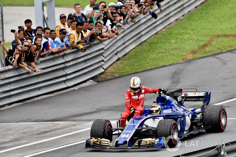 Malásia 2017: Pascal Wehrlein (Sauber) e Sebastian Vettel (Ferrari)