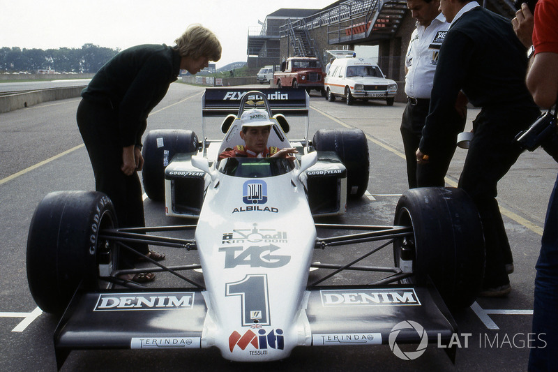 Ayrton Senna, se prepara para hacer su primera vuelta en el Williams FW08C