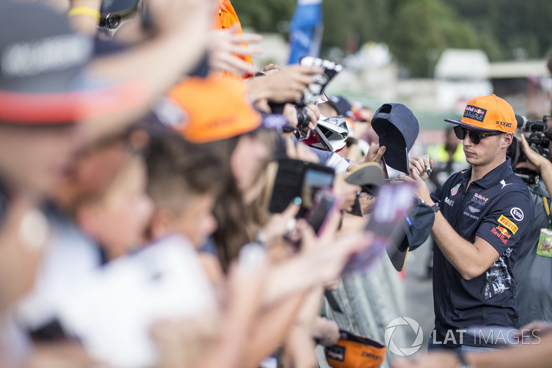 Max Verstappen, Red Bull Racing signs autographs for the fans