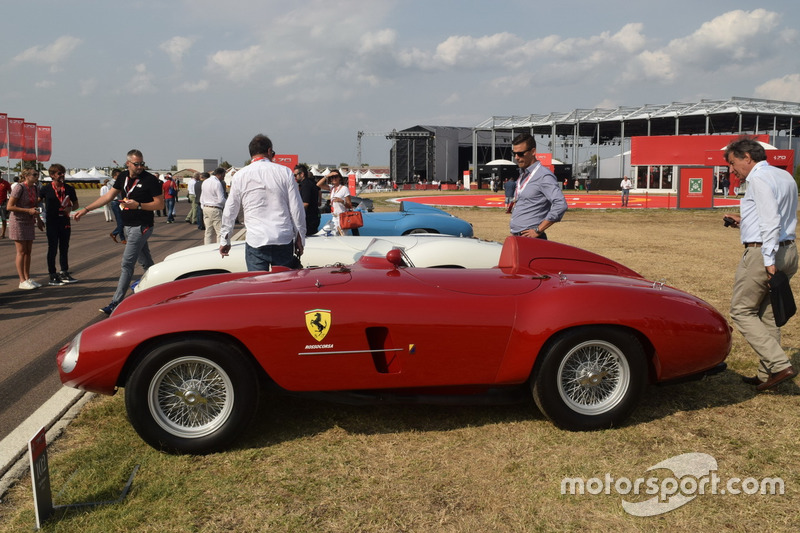 Історичний Ferrari виставлений на Фіорано