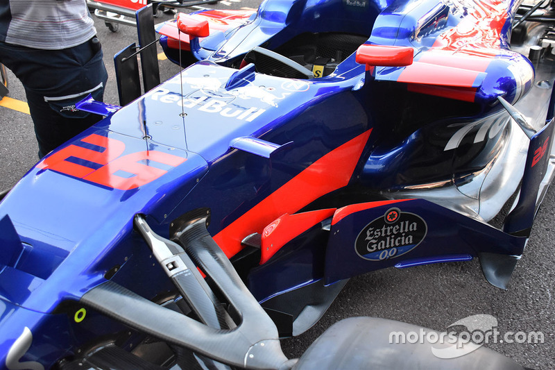 Scuderia Toro Rosso STR12 front detail