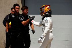 Ganador de la pole Lewis Hamilton, Mercedes AMG F1
