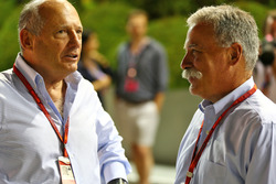 Ron Dennis, Presidente Ejecutivo de McLaren con Chase Carey, Presidente Grupo Fórmula Uno