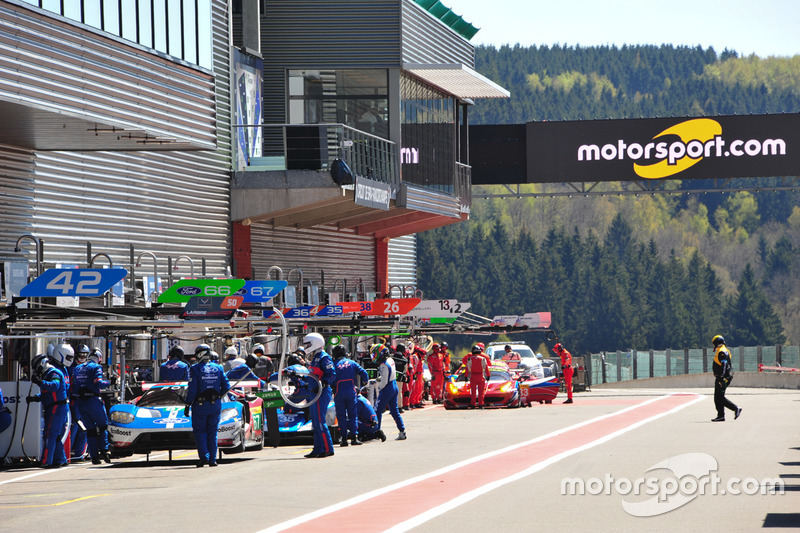 Acción en pits