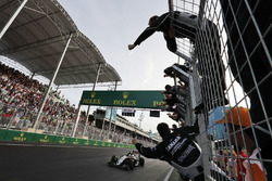 Sergio Perez, Sahara Force India F1, viert zijn derde plaats aan het einde van de race wanneer hij l