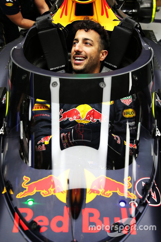 Red Bull Racing equipado con aeroscreen RB12