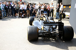 Pirelli zeigt eine Designstudie für ein Formel-1-Auto 2017 mit neuen Reifen