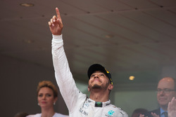 Winnaar Lewis Hamilton, Mercedes AMG F1 viert op het podium