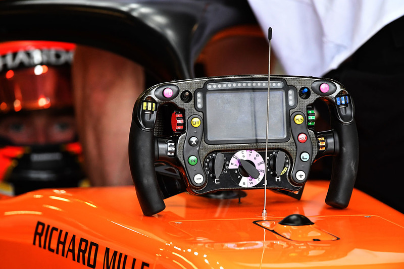 McLaren MCL33 steering wheel