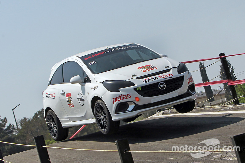 Opel Corsa OPC mücadelesi