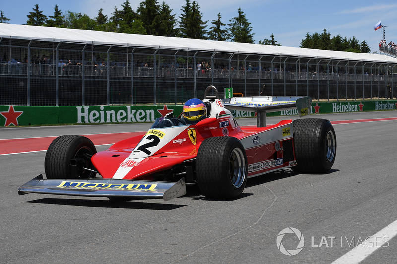 Jacques Villeneuve, babasının 1978 Kanada GP'yi kazandığı Ferrari 312T3'ü sürüyor