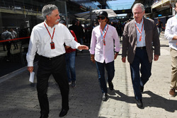 Председатель Formula One Group Чейз Кэри и Эмерсон Фиттипальди