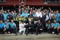 Lewis Hamilton, Mercedes AMG F1, 1st position, Valtteri Bottas, Mercedes AMG F1, 2nd position, Toto Wolff, Executive Director (Business), Mercedes AMG, the Mercedes team celebrate