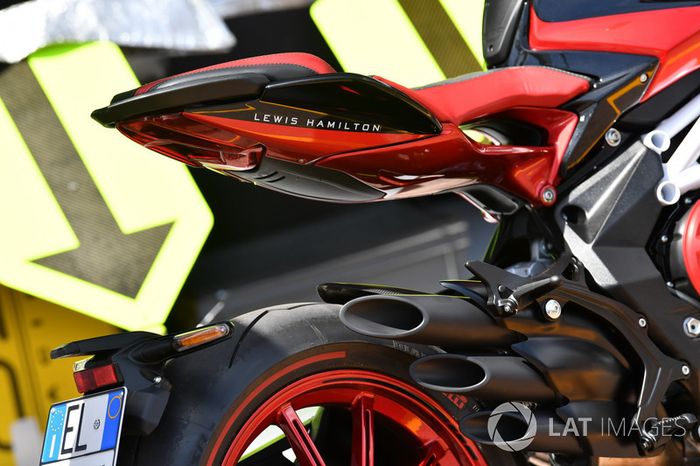 Motocicleta MV Agusta de Lewis Hamilton, Mercedes-AMG F1