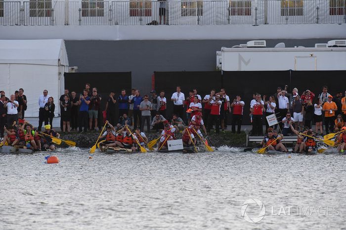 La carrera de balsas
