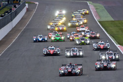 Start: #7 Audi Sport Team Joest Audi R18: Marcel Fässler, Andre Lotterer, Benoit Tréluyer leads