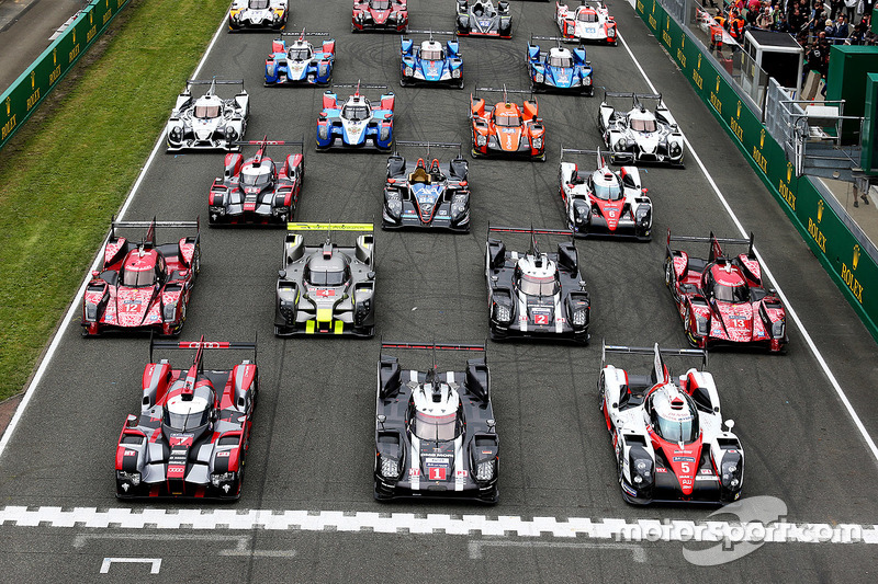 La sesión de fotos tradicional de los coches de Le Mans
