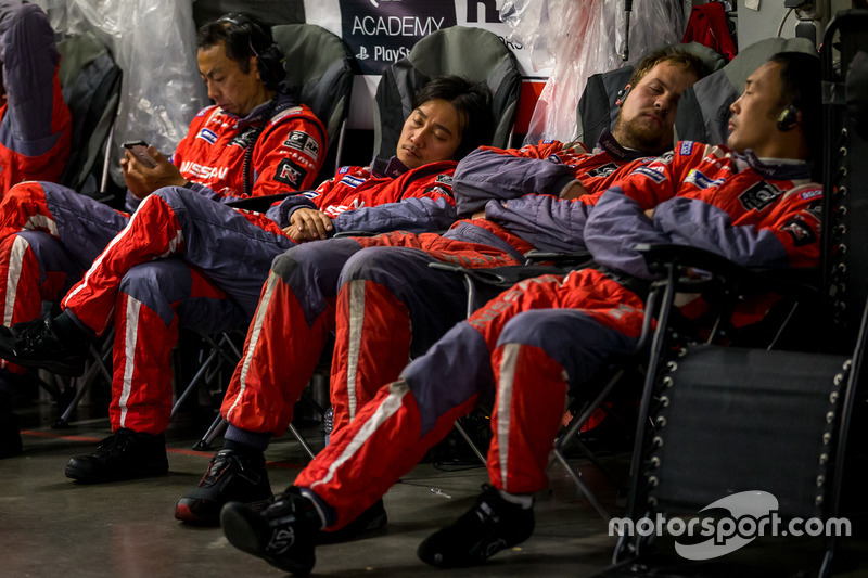 De pitcrew heeft het iets lastiger