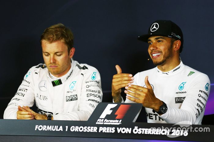 Compañero de Nico Rosberg, de Mercedes AMG y de equipo de Lewis Hamilton F1, Mercedes AMG F1 en el post que la Conferencia de prensa FIA