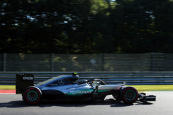 Нико Росберг, Mercedes AMG F1 W07 Hybrid с системой защиты головы