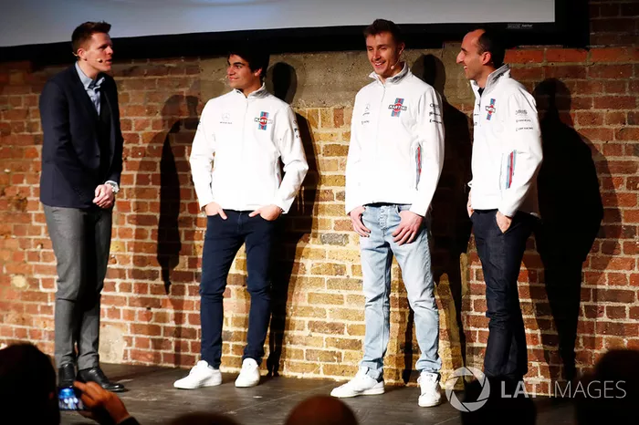 Lance Stroll, Sergey Sirotkin, Robert Kubica, Williams en el escenario en el lanzamiento de la FW41
